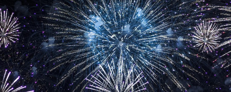 2026年秋季农历节气示意图，展示处暑到白露的节气转换区间，秋意渐浓的田野与金黄色调